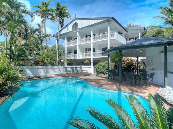 heated and cooled pool at Garrick House holiday apartments