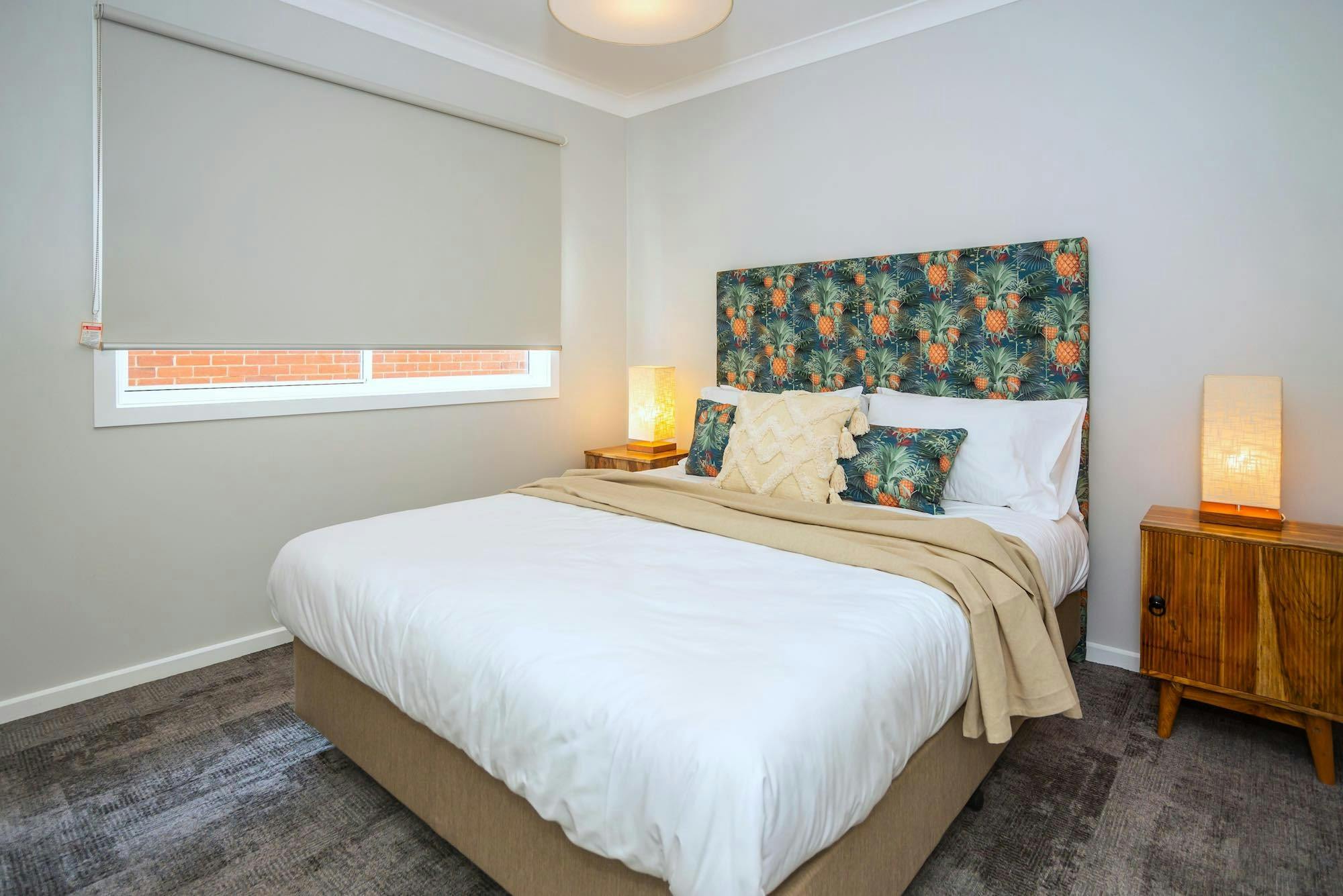 Kirsten Accommodation Parkes three-bedroom house spacious Queen size bedroom.