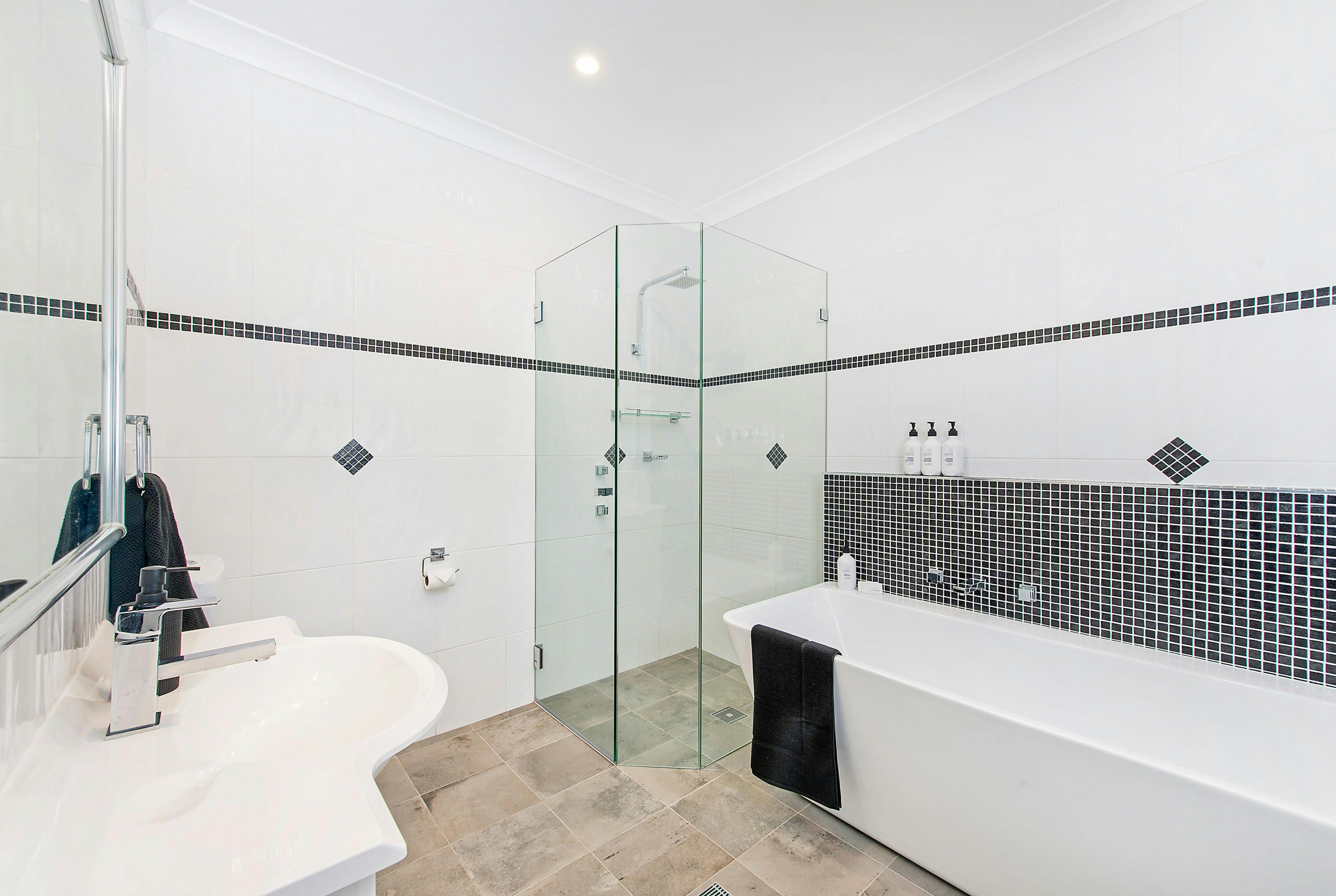 욕조가 있는 메인 욕실