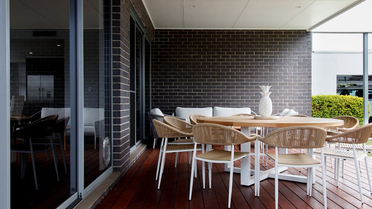 Five Bedroom home in Broadbeach - Outdoor dining