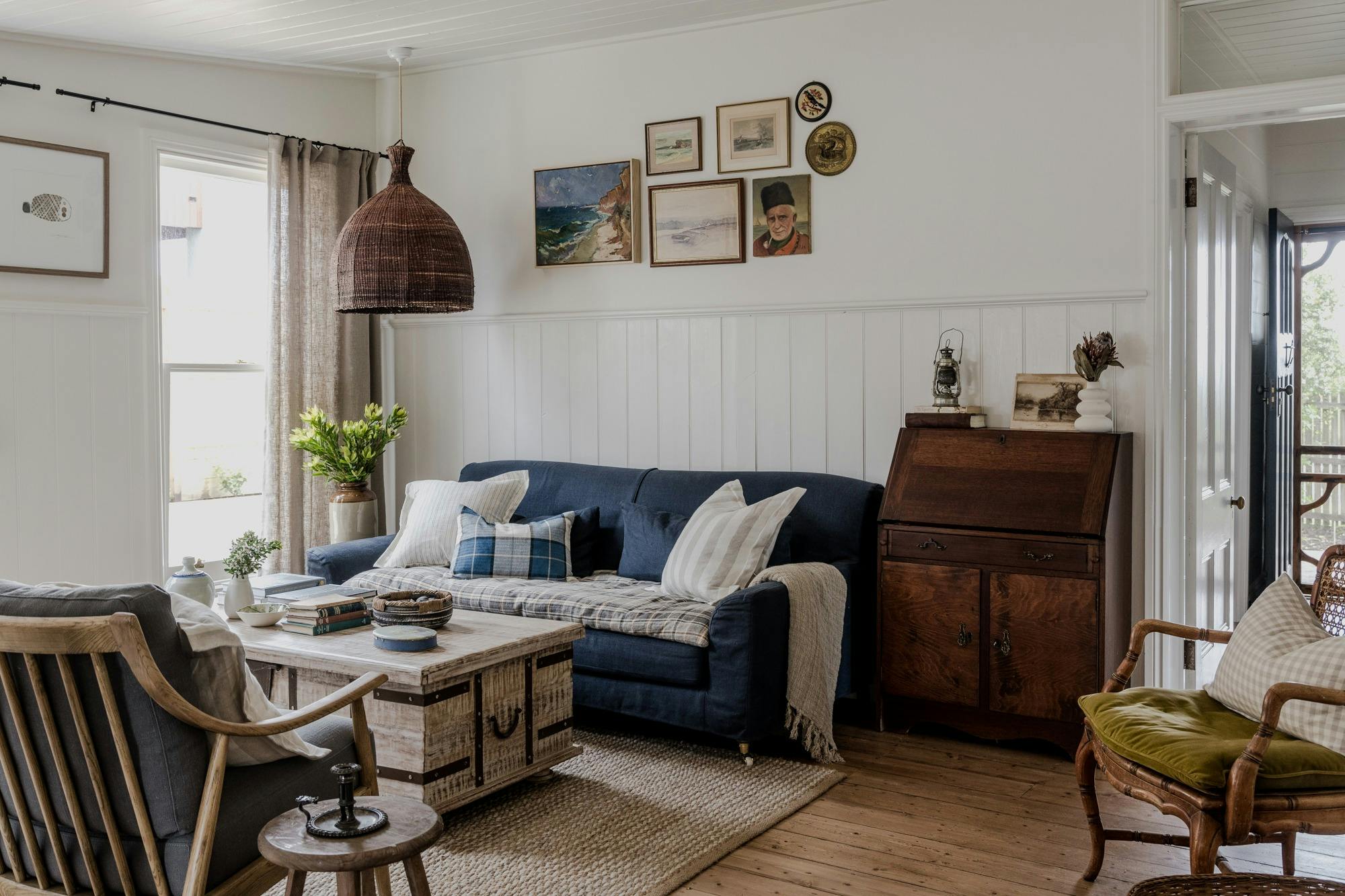 Books, games and vinyl records; life is slow in the living room.