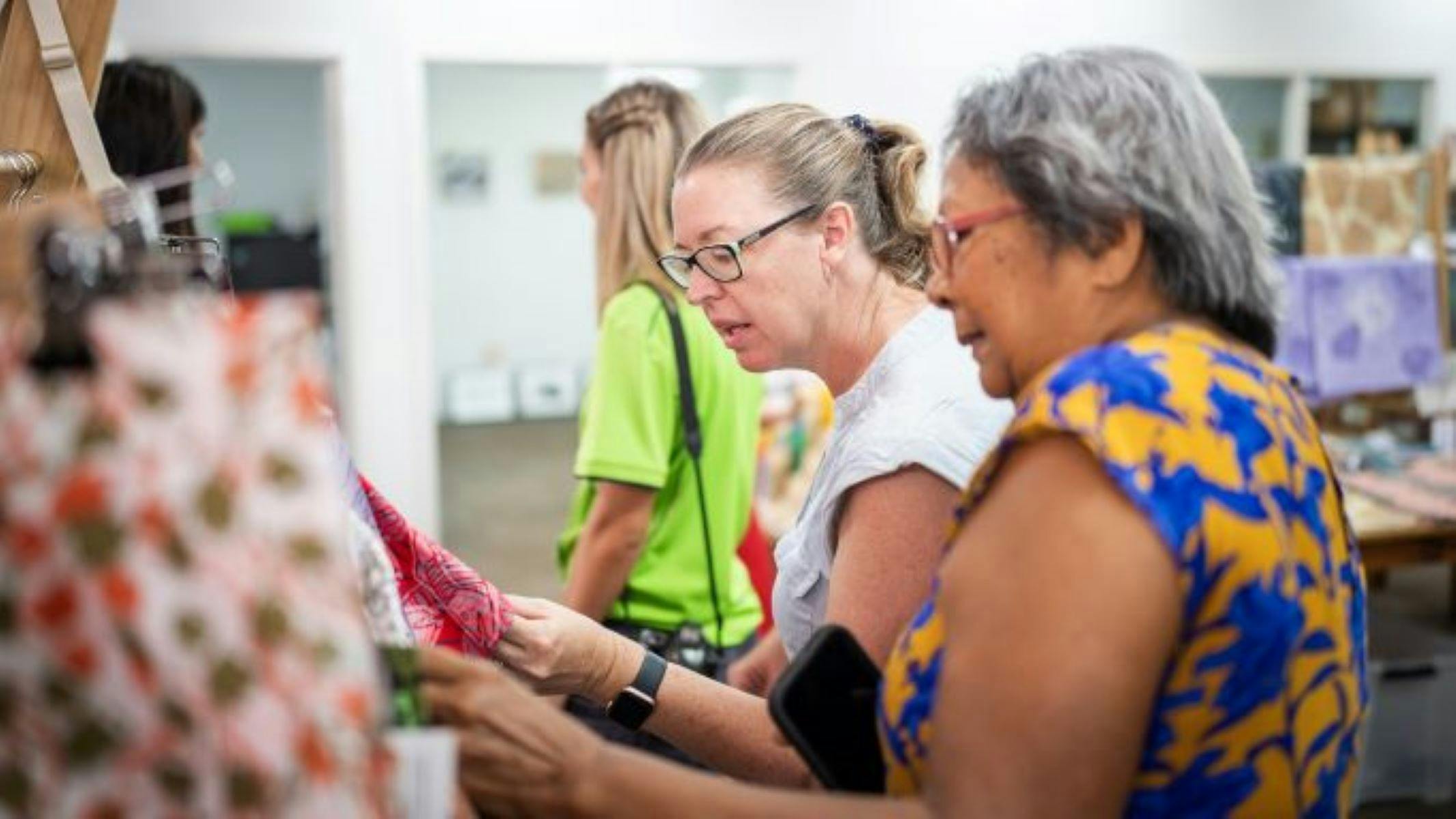 Guests viewing Indigenous art at Ngarlu Jarndu Women’s Centre on the Treasures of Broome Tour