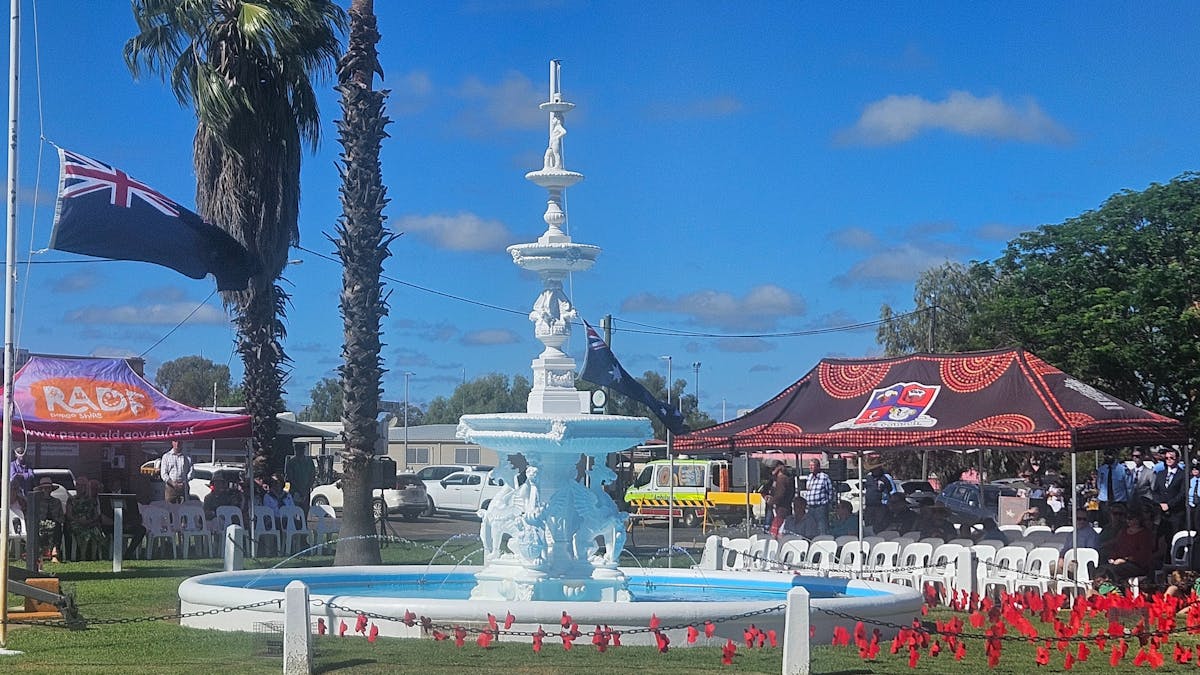 Anzac Day at the War Memorial Fountain
