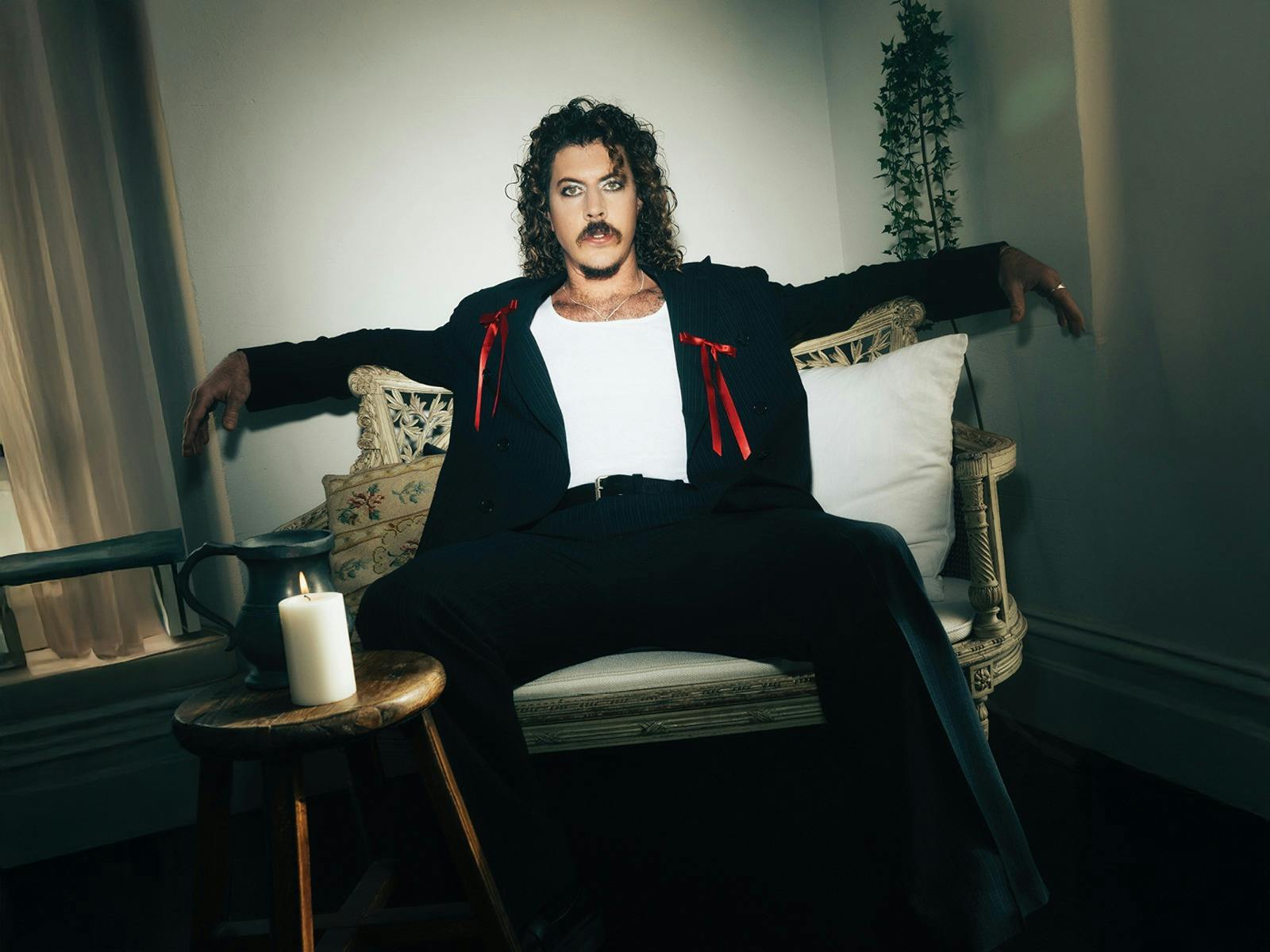 SPEND GOOD FRIDAY WITH KELI HOLIDAY AT THE HOEY!