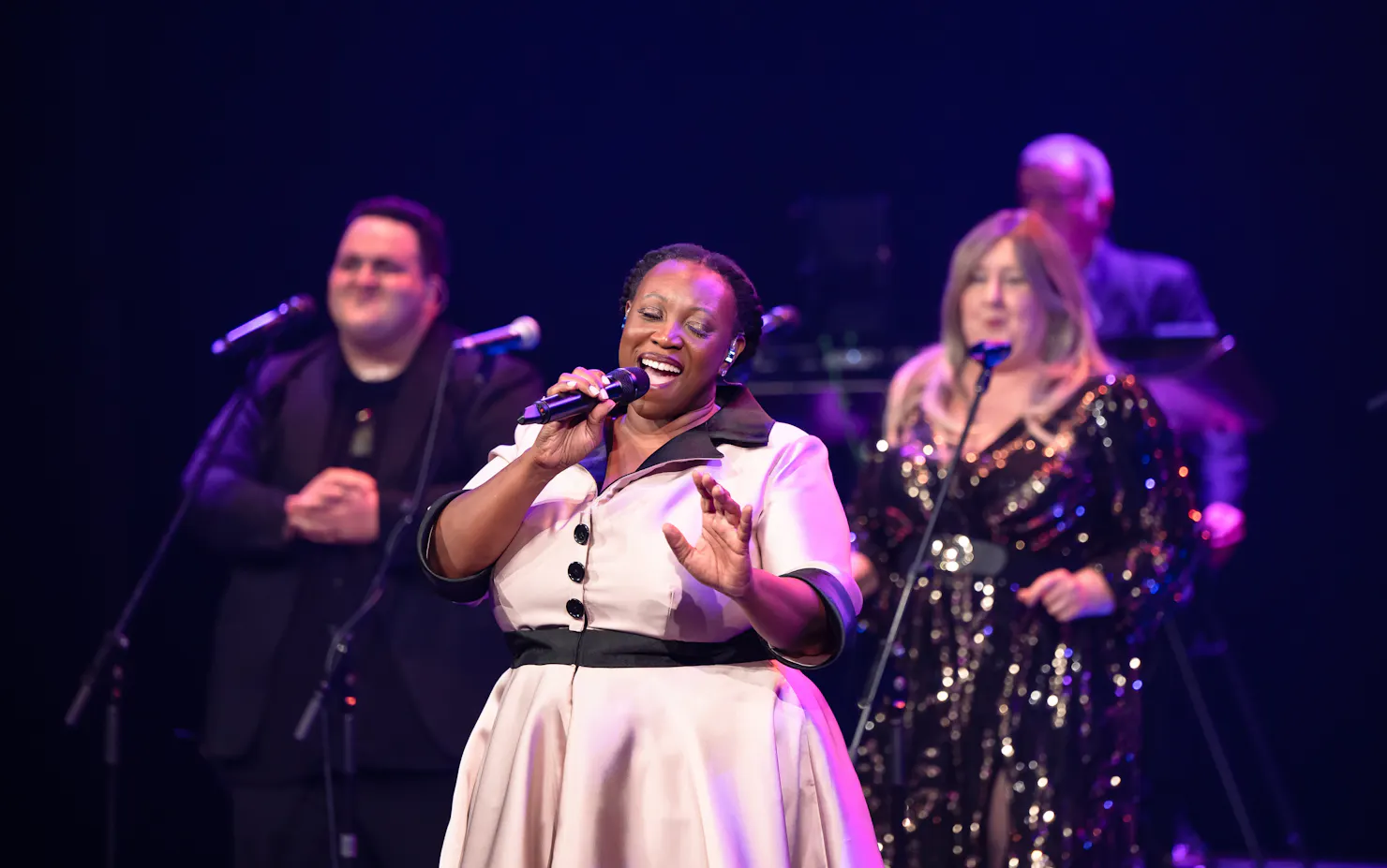 Asabi Goodman performing live with The Big Chillout