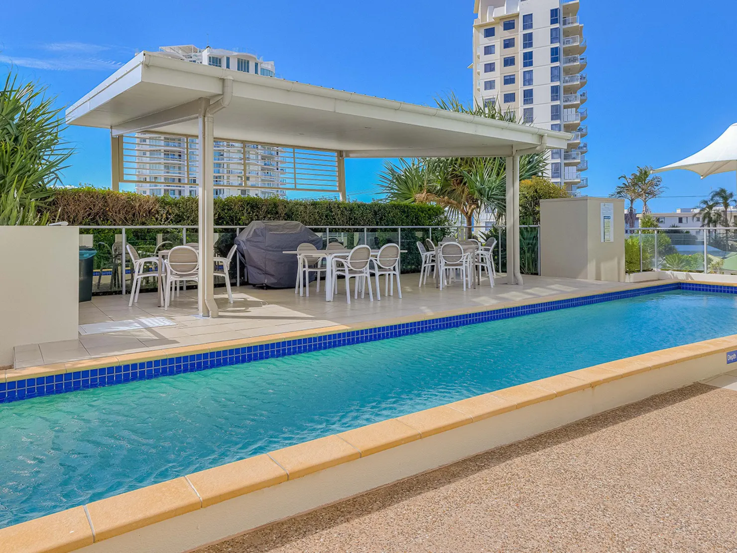 Beach on Sixth, Maroochydore - Pool and BBQ area