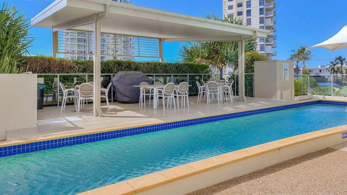 Beach on Sixth, Maroochydore - Pool and BBQ area