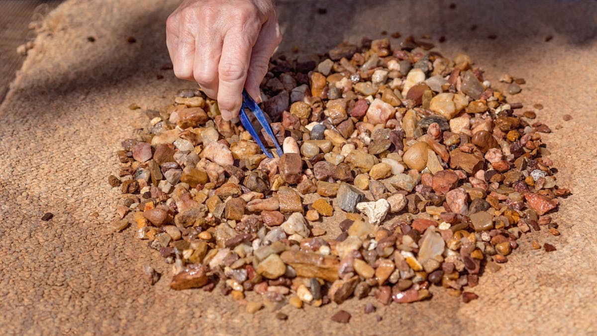 Pats Gems Tourist Fossicking Park Specking for Sapphires