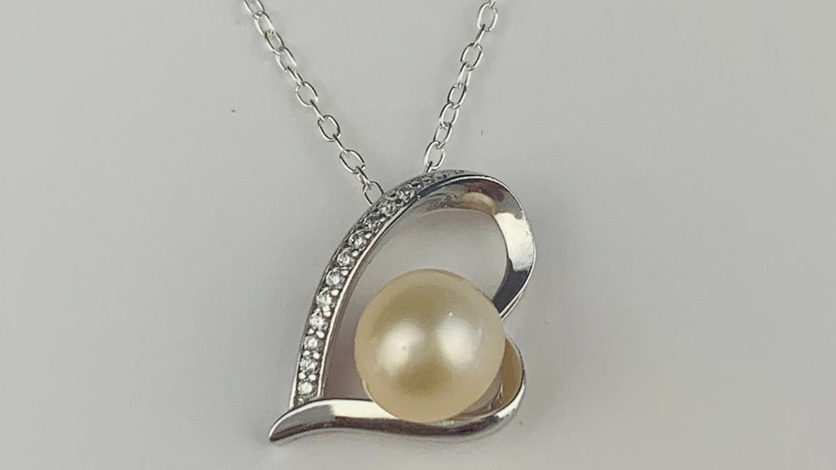 pearl oyster opening