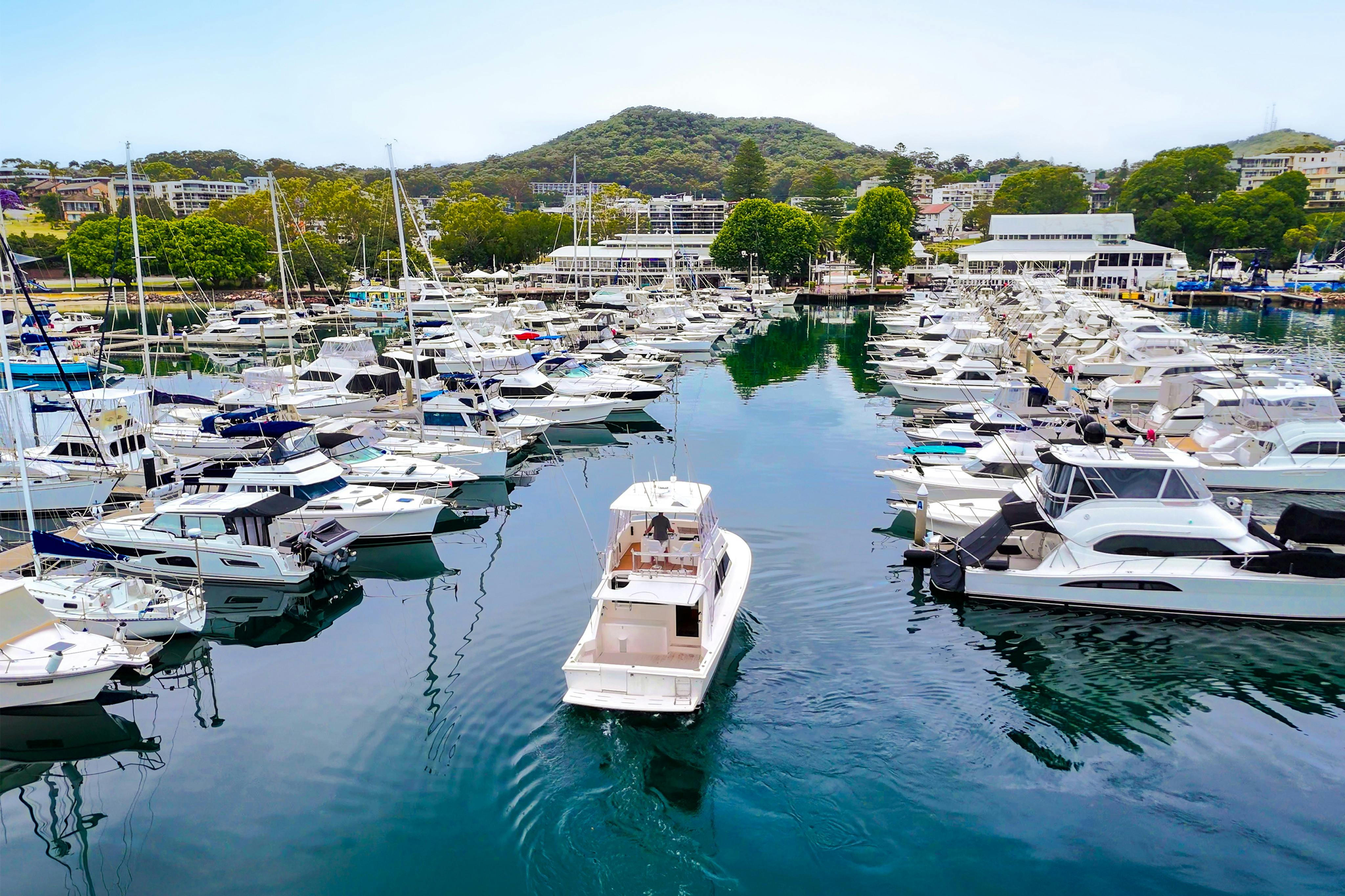 Arrive by Boat d'Albora Nelson Bay Marina