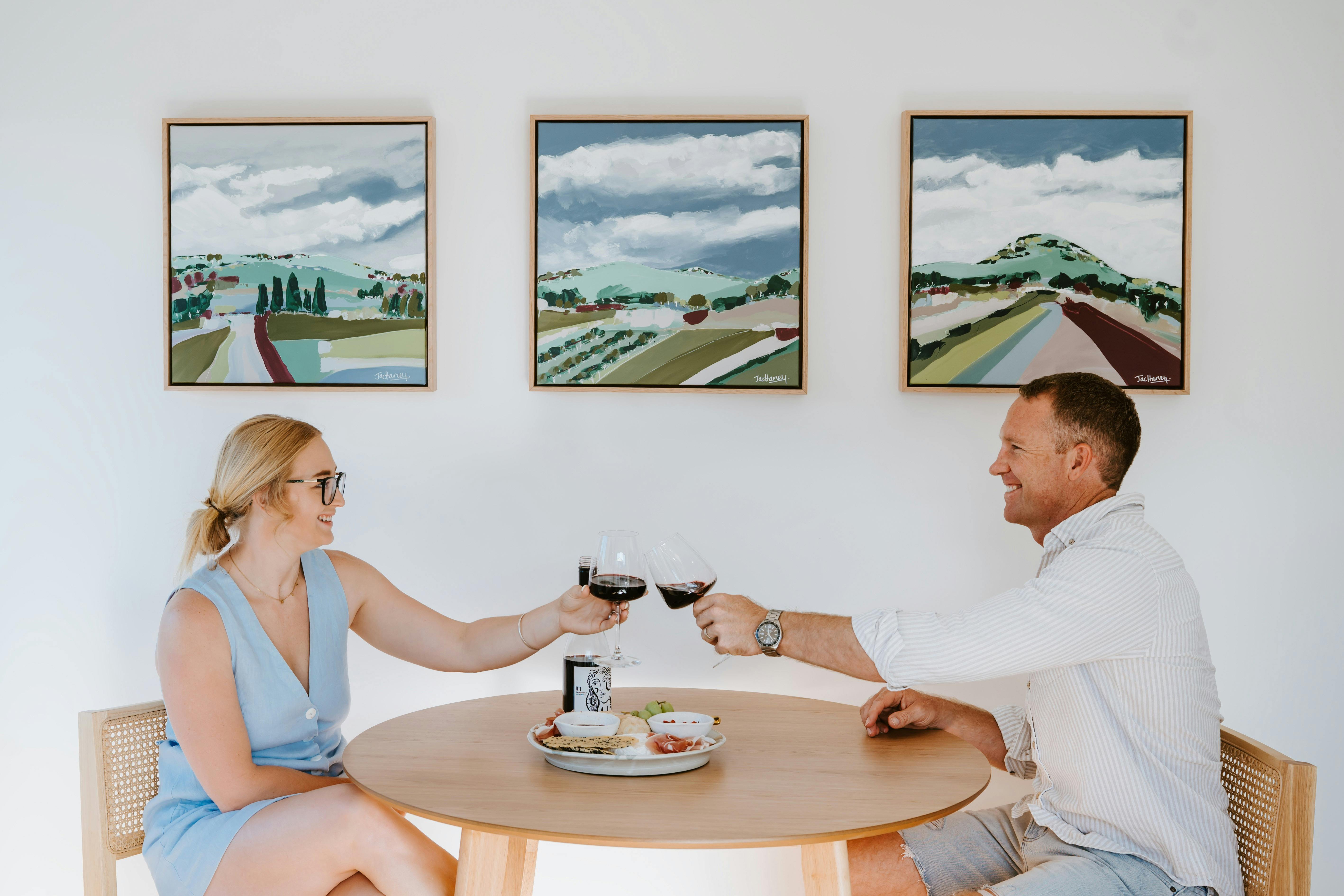 Fully equipped kitchen with dining