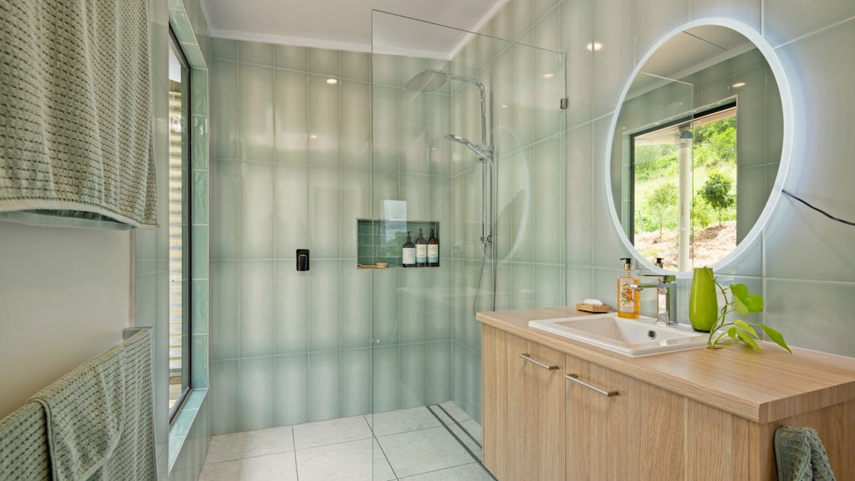 The Avocado Tree Farm, Henry, bathroom