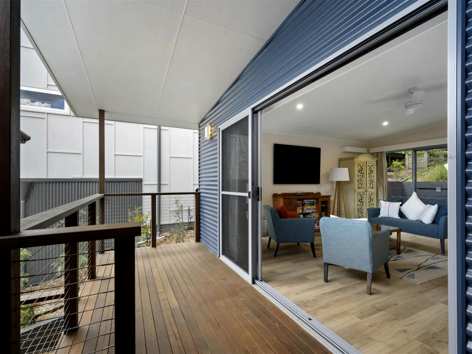 陽台可從屋內欣賞開闊的景色