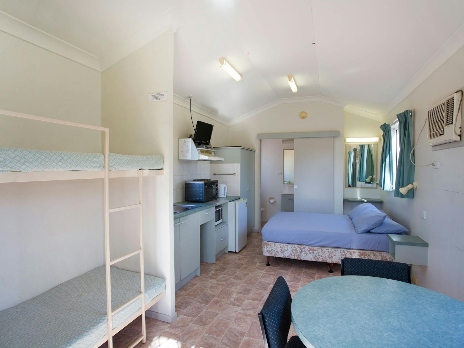 Discovery Parks - Cloncurry - Superior Cabin