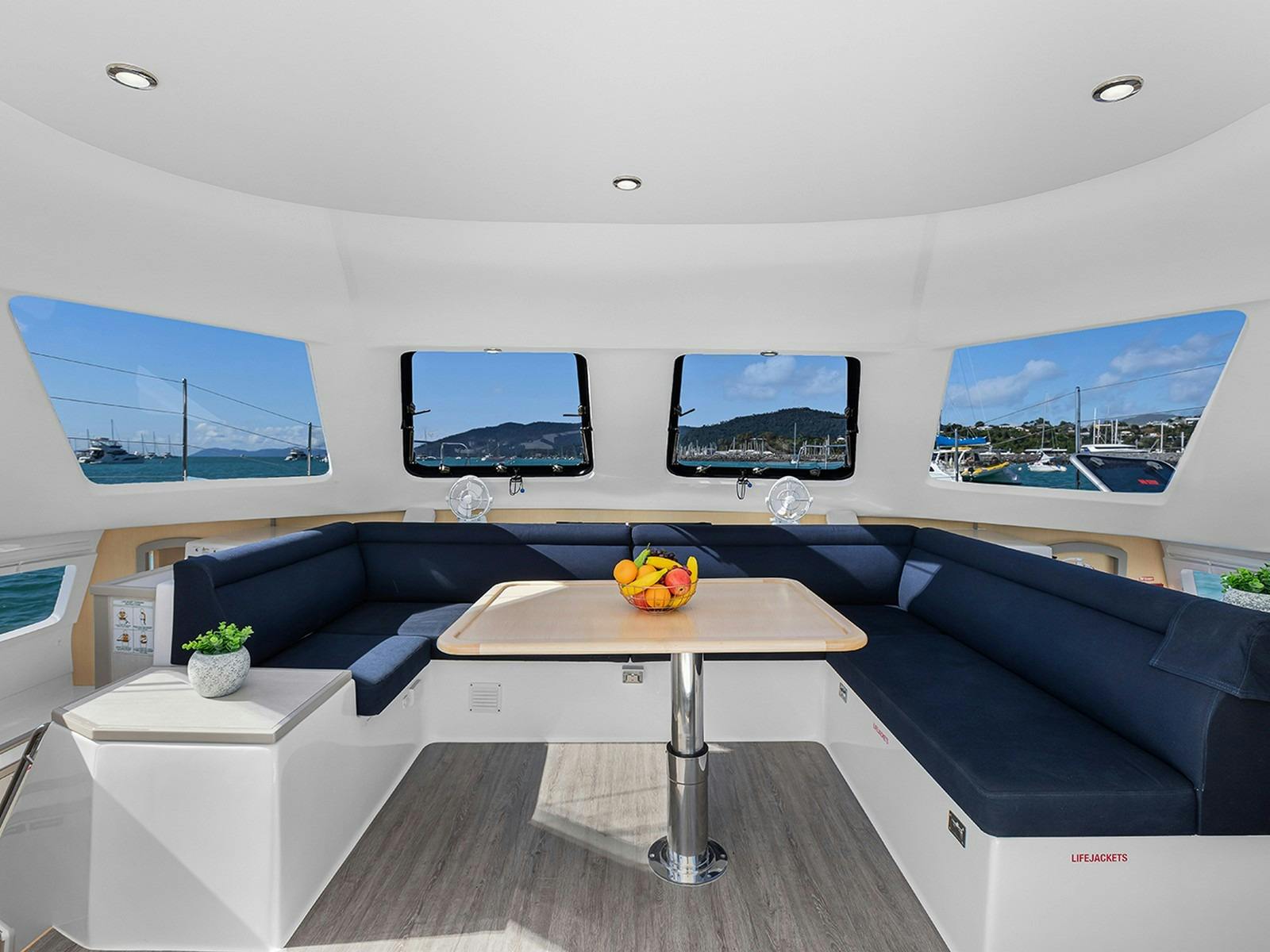 Seawind 1160 Lite Deluxe - saloon