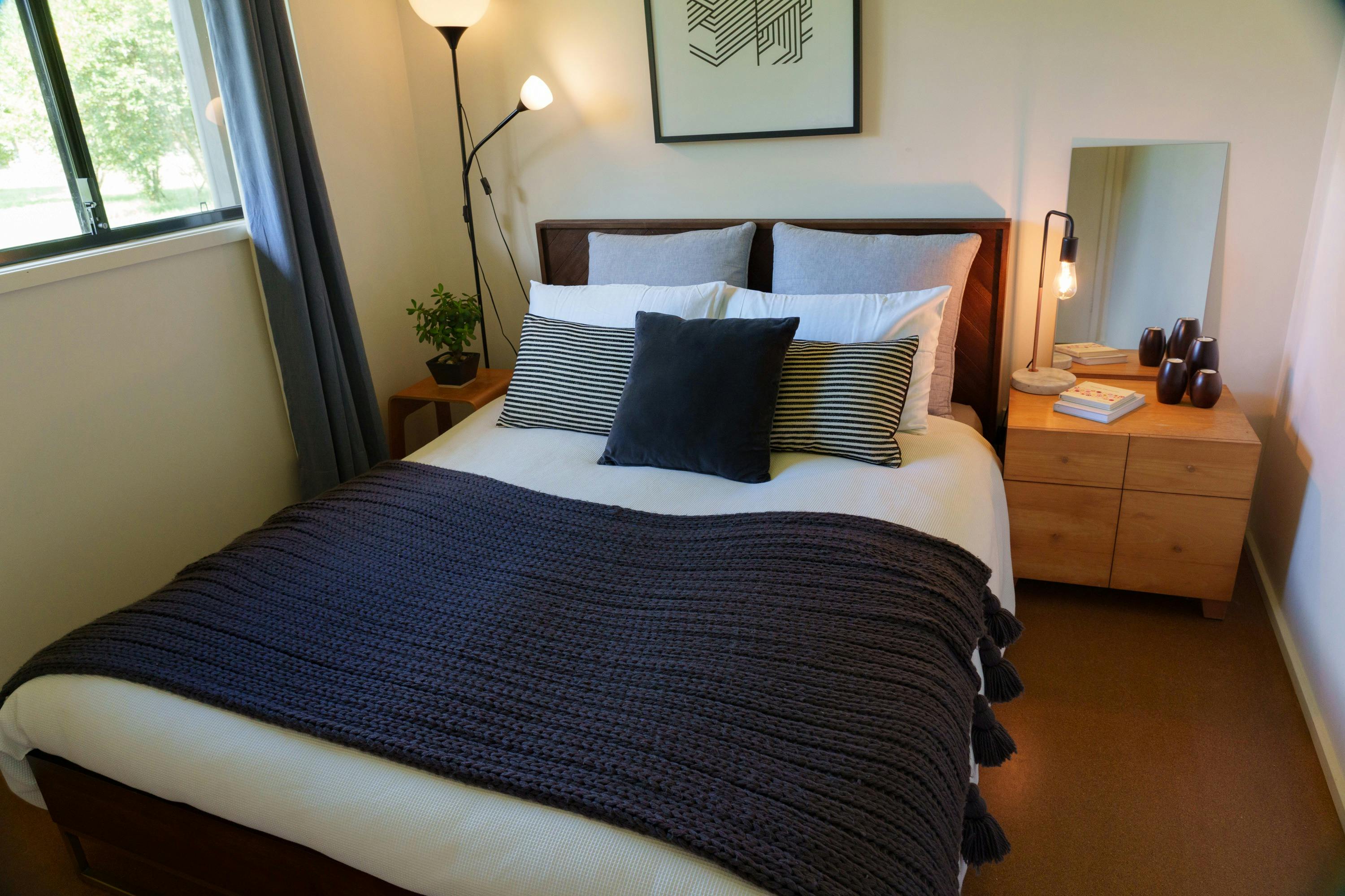 Near Wisemans Ferry, Peats Ridge, Hawkesbury River & Newcastle. For families & romantic getaways