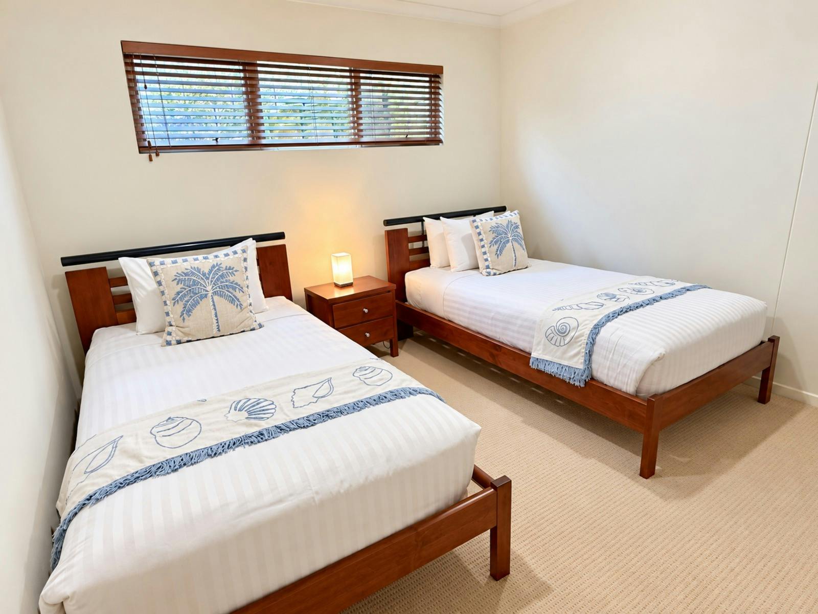 Lichen Villa Bay of Fires - twin downstairs bedroom