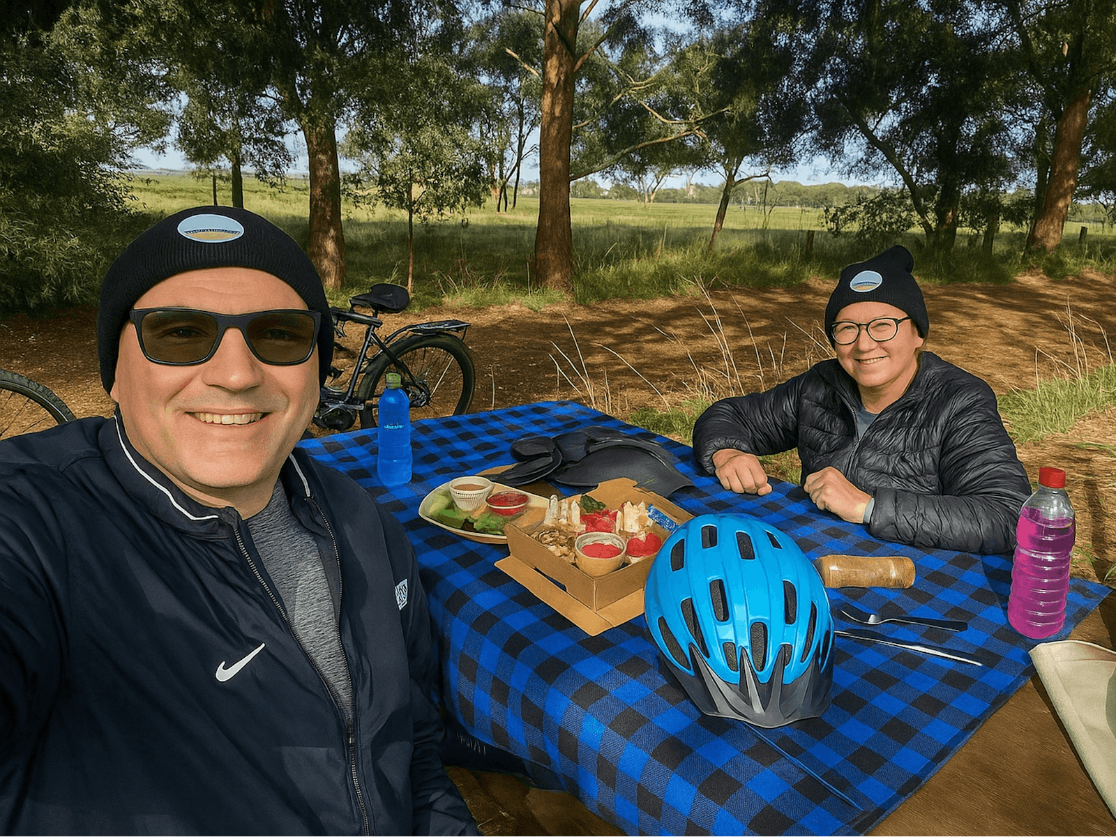A couple enjoying a picnic during their self-guided e-bike ride along the coastal and hinterland tra