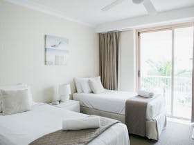 choice of twin beds in a 1 Bedroom Ocean View Apartment