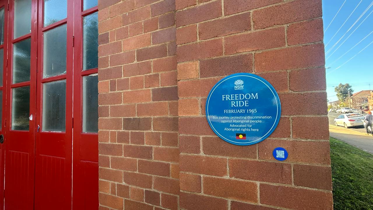 1965 Freedom Ride blue plaque Dubbo