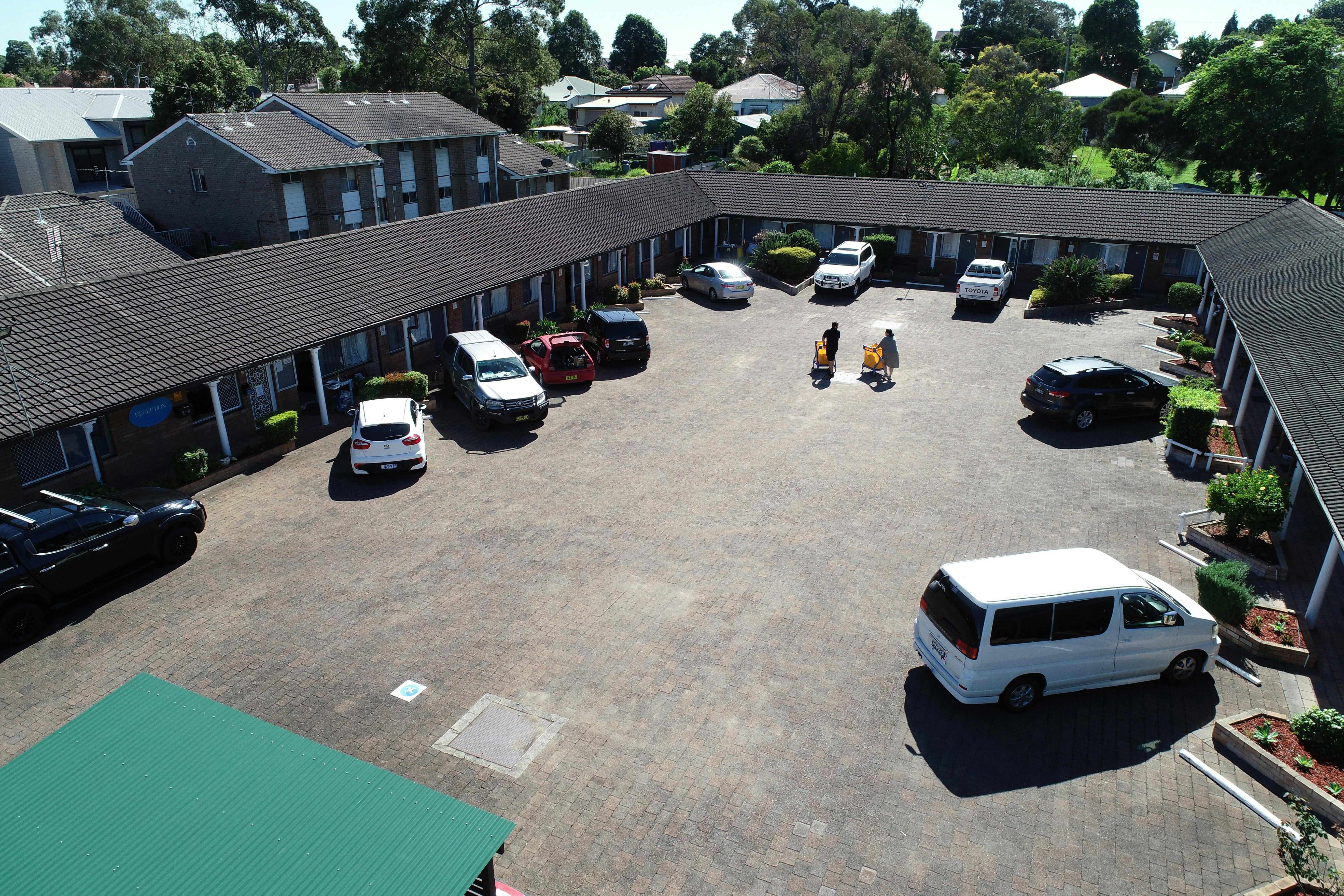 Citigate 汽車旅館街邊停車場