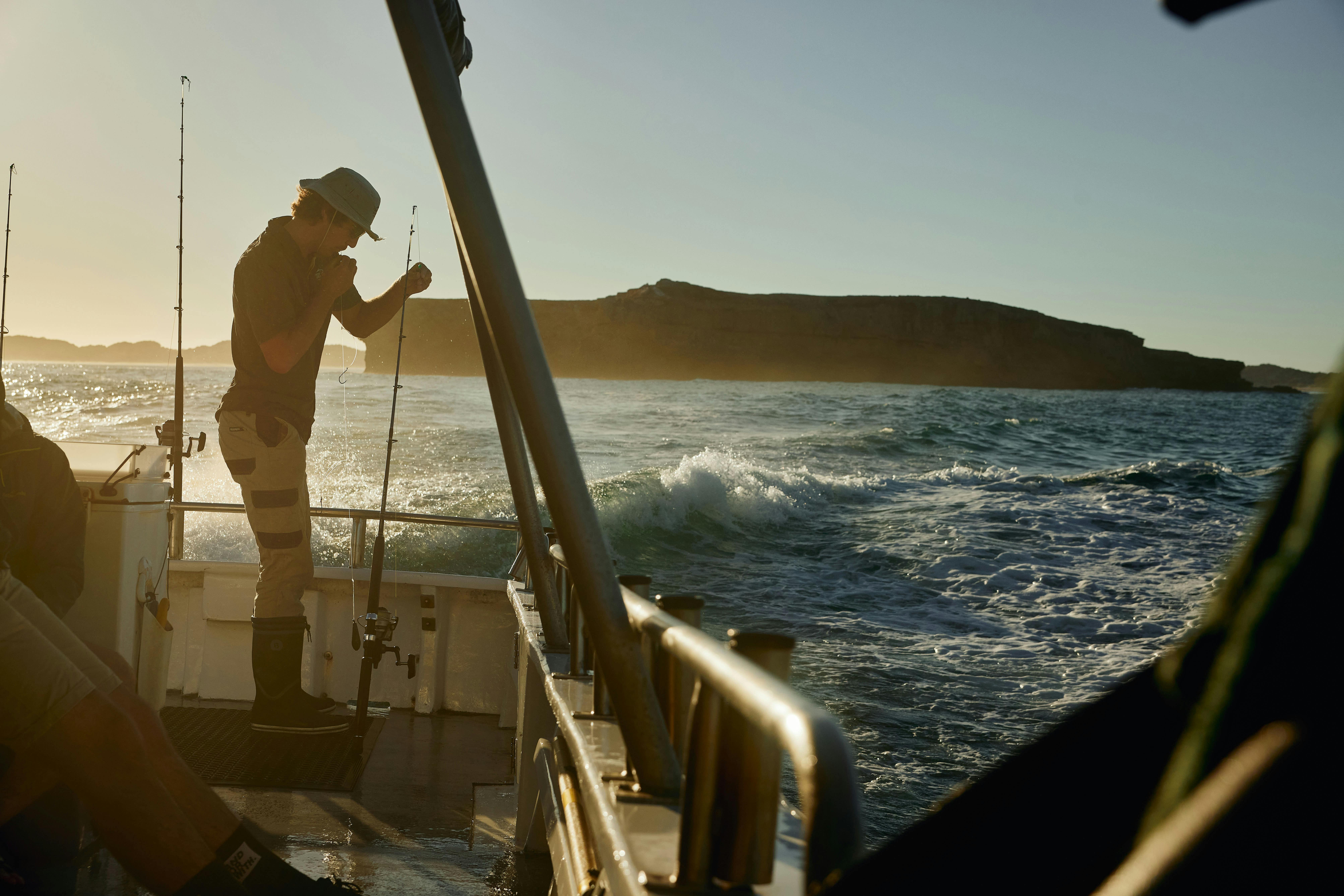 Reef Encounters Fishing Charters deckhand onboard the Vixen