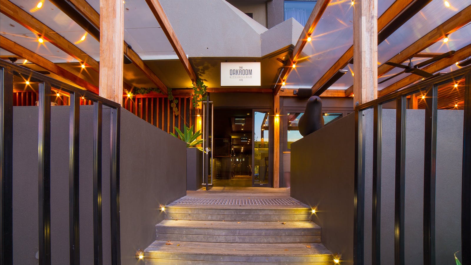 The Oakroom Kitchen and Bar
