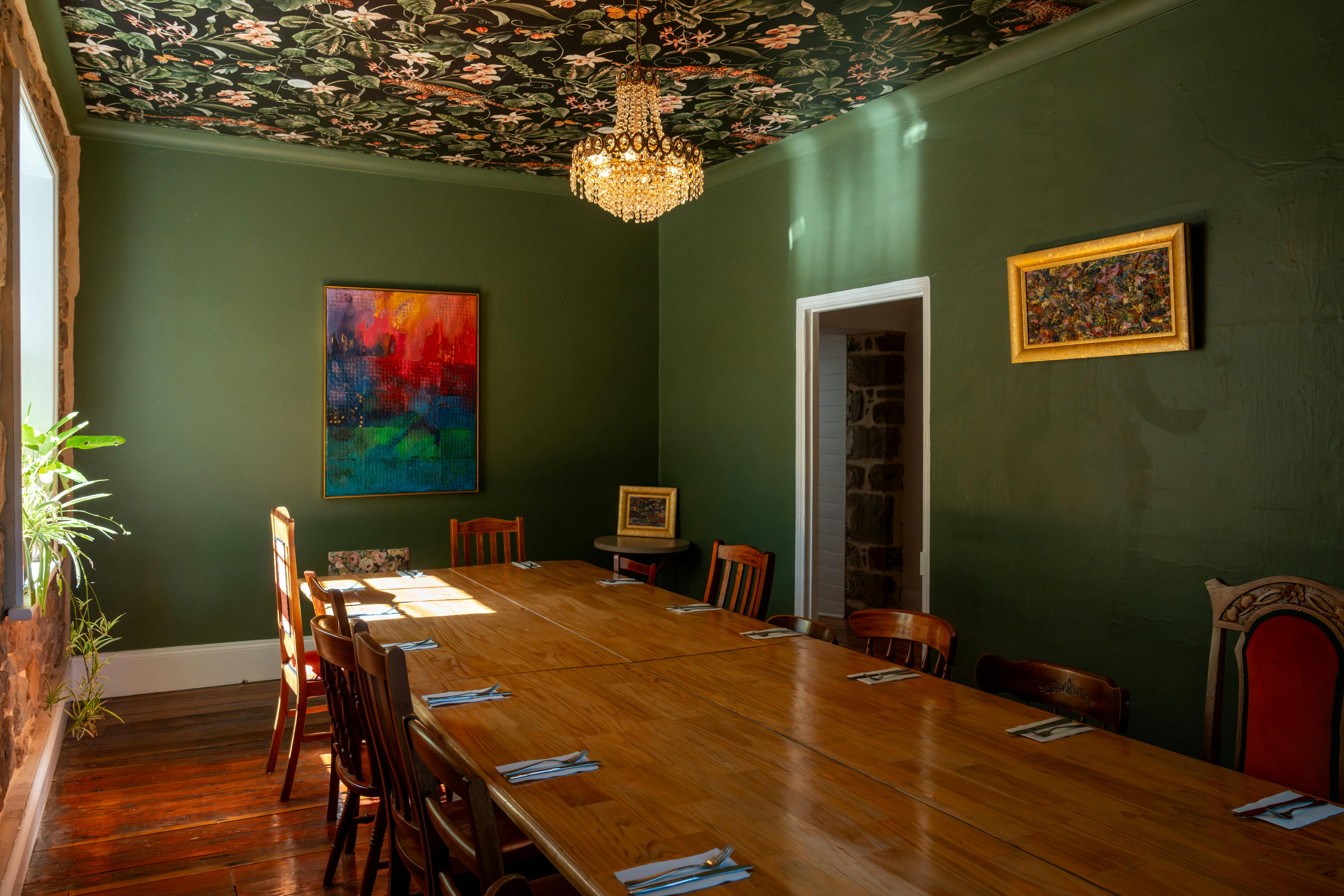 Think soft light, clinking glasses, and a room full of like minded diners