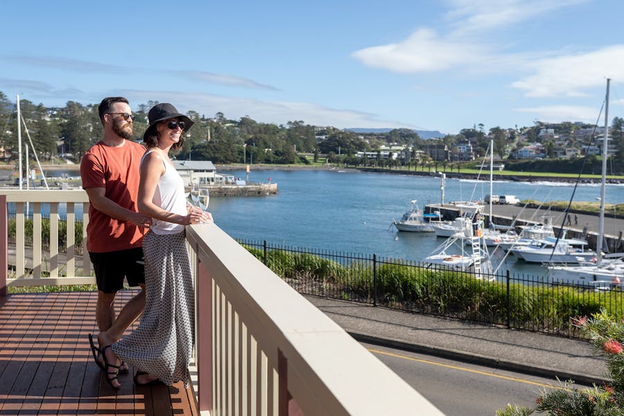 Large deck, harbour views, couple