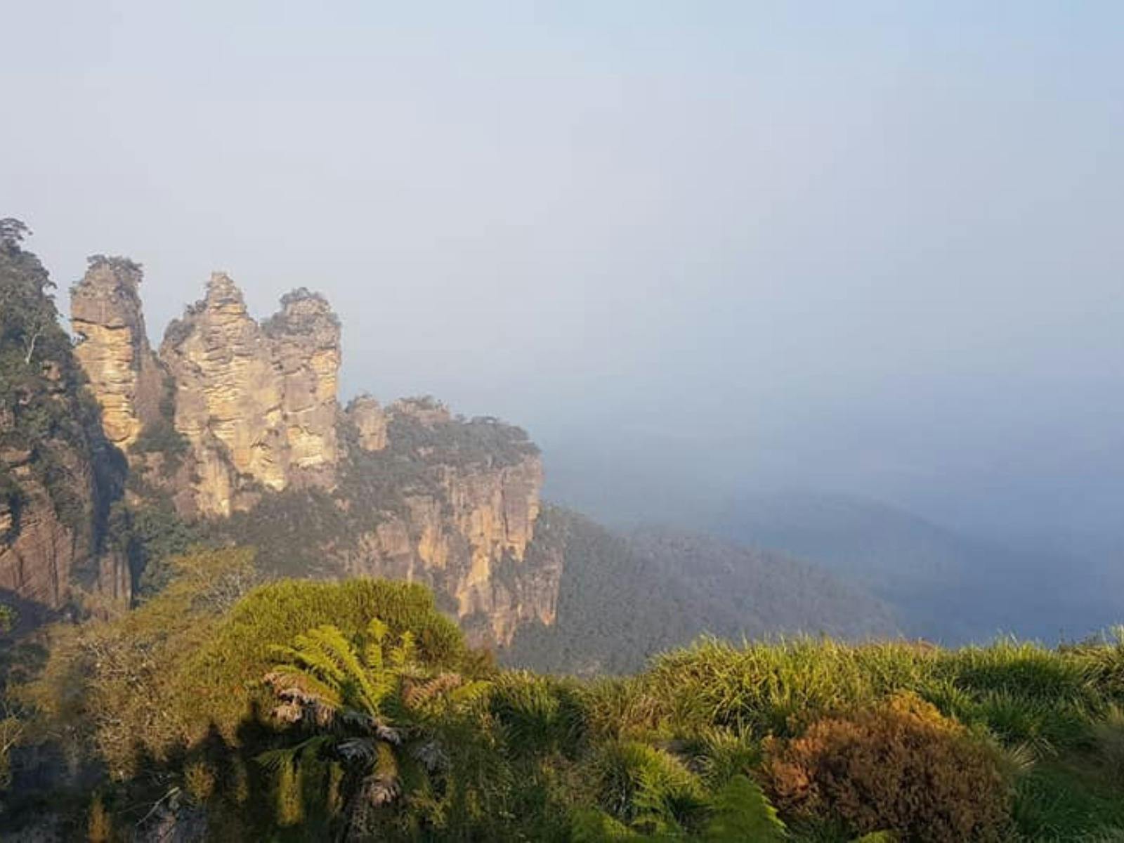 The breathtaking Three Sisters rock formation in the Blue Mountains, a must-see natural wonder.