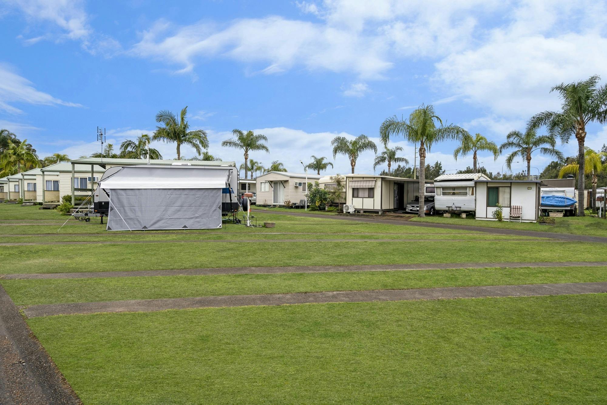 Lake Macquarie drive through caravan site - Teralba