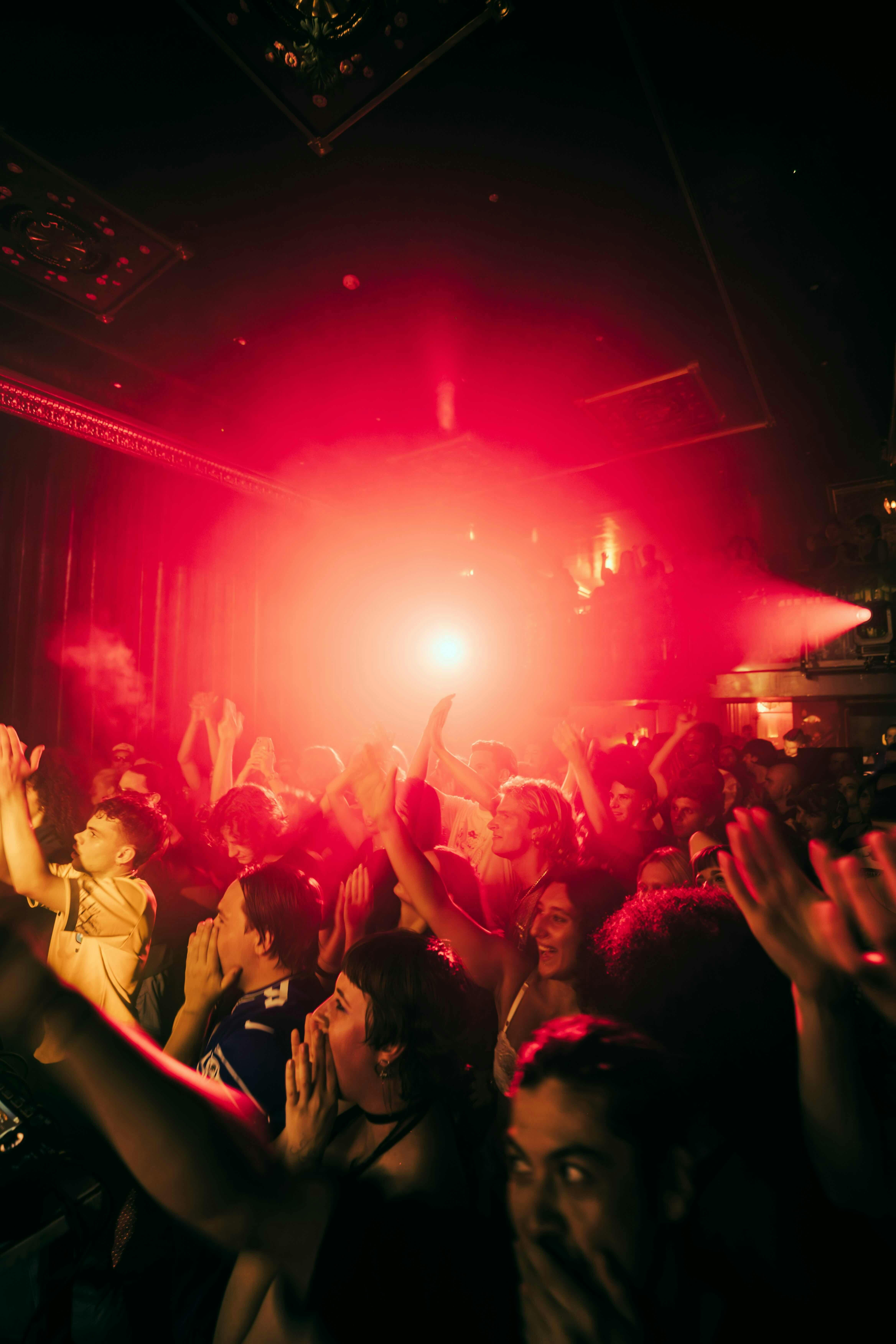 Feiere die ganze Nacht mit den besten DJs aus Australien und der Welt.