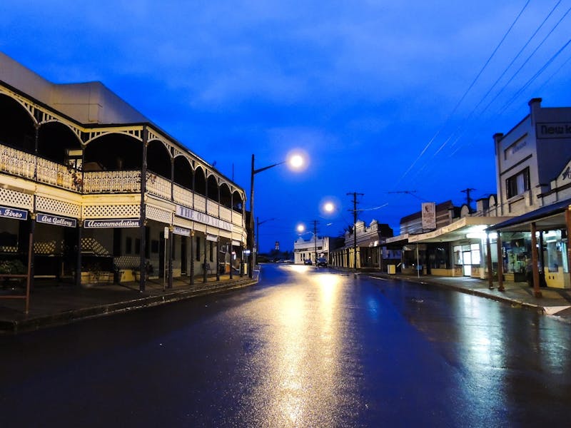 Old Vic Inn on the beautiful main street of Canowindra