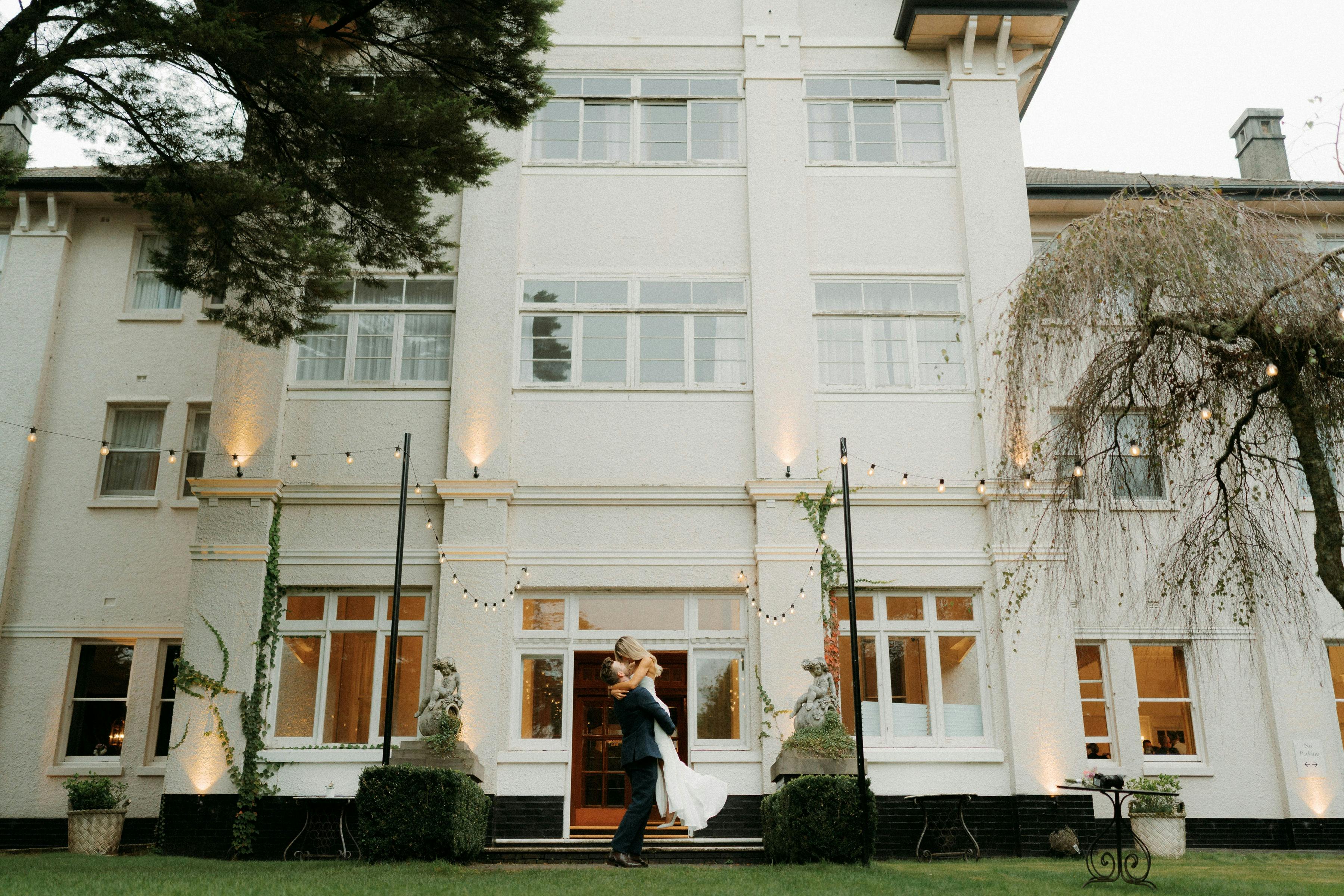 로버트슨 호텔에서의 결혼식