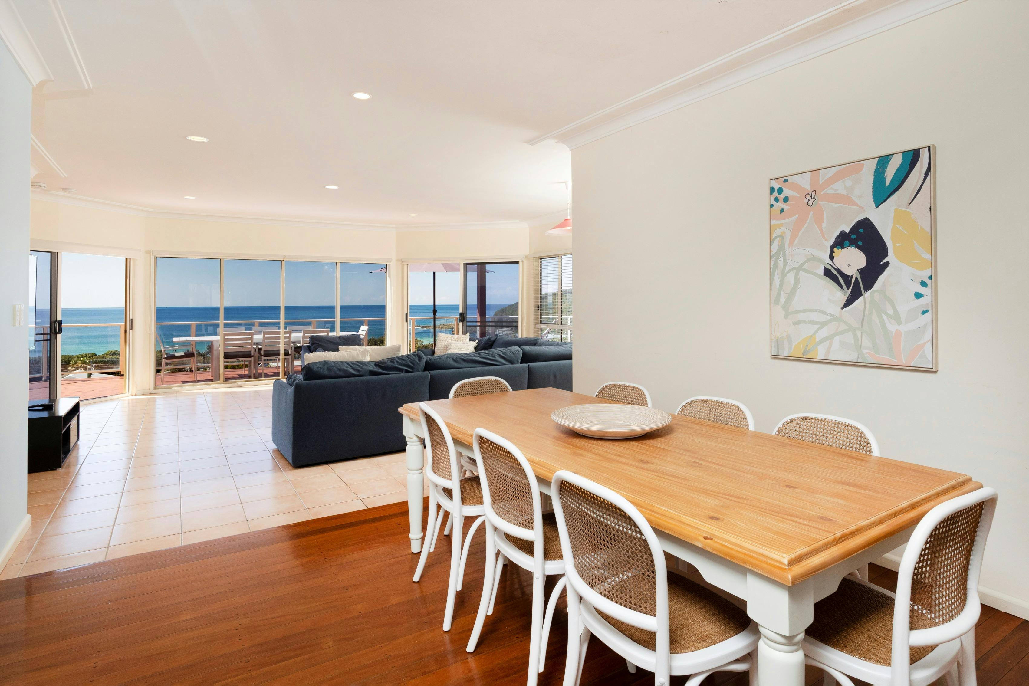 식사 공간과 라운지룸