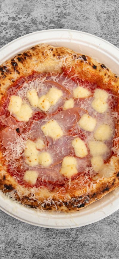 San Marzano Tomatoes, Fior de latte, Double smoke ham, Cinnamon Pineapple and finish with Oregano