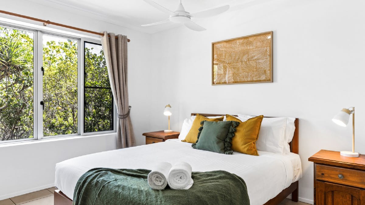 Master (queen) bedroom with ensuite bathroom Master (queen) bedroom with ensuite bathroom