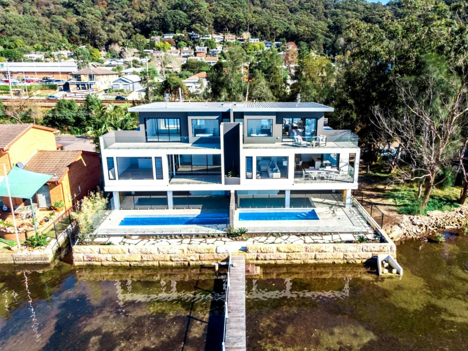 Absolute waterfront with private jetty