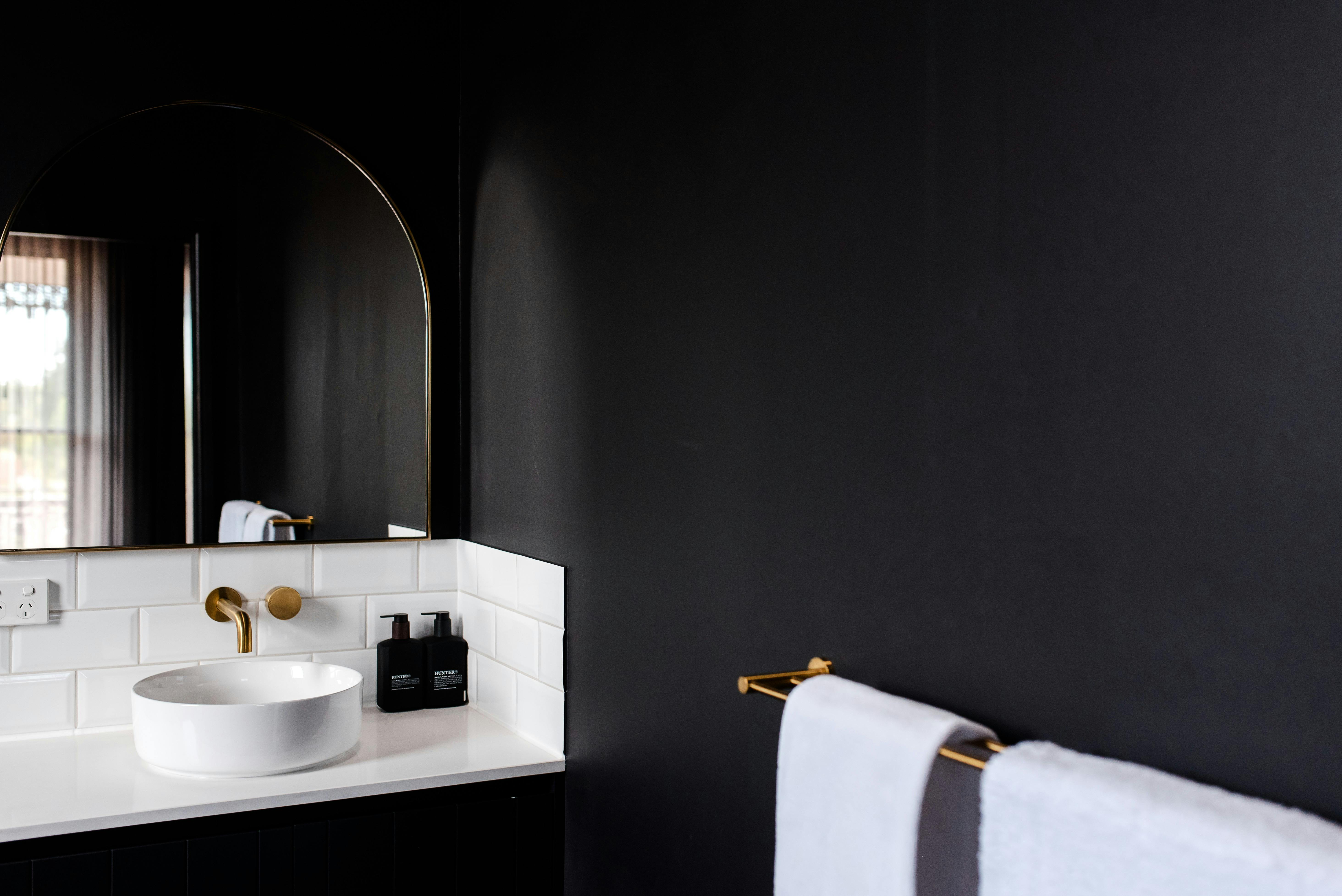 路斯格倫維多利亞酒店的黑白套間