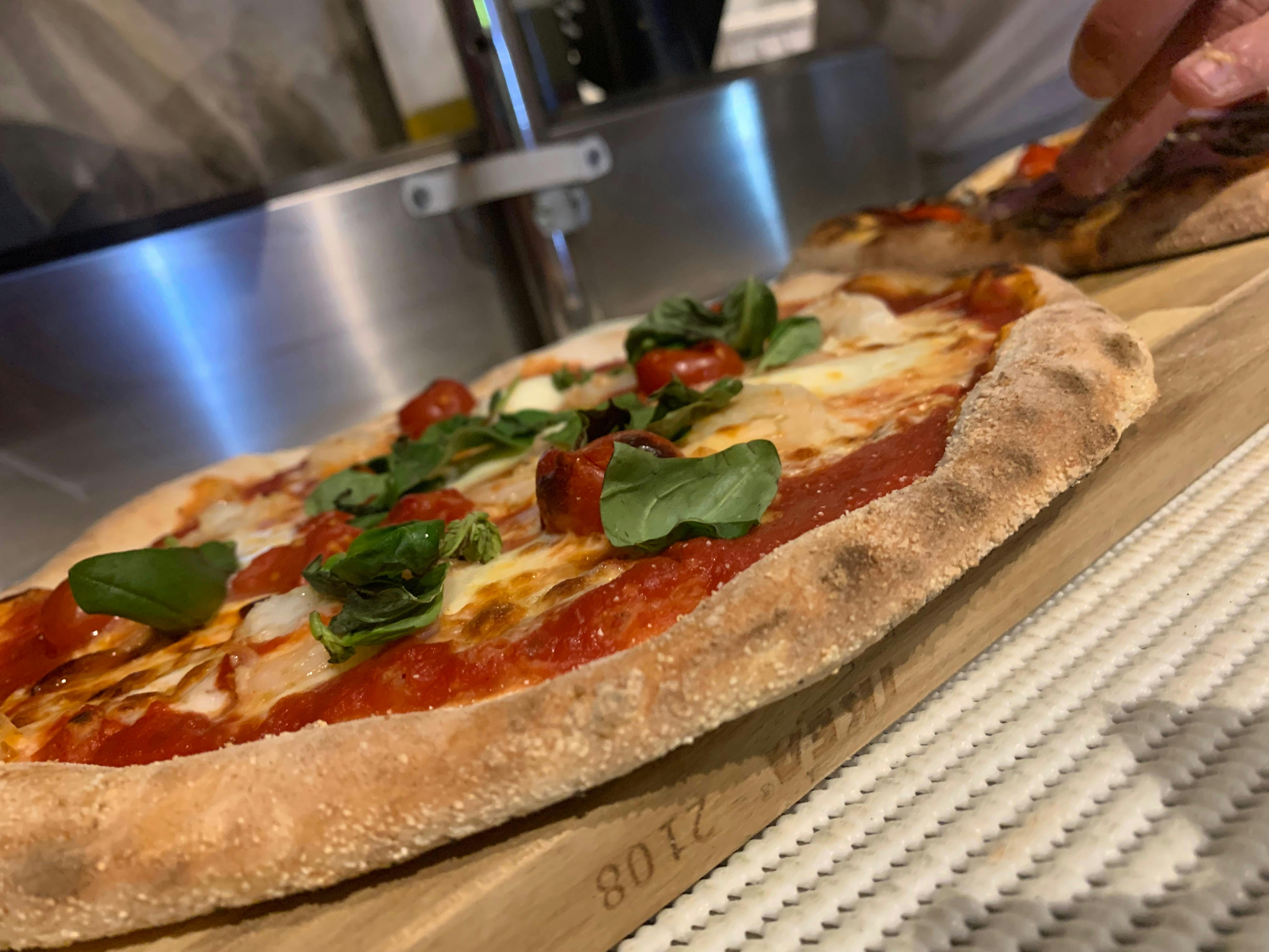 A delicious margarita pizza