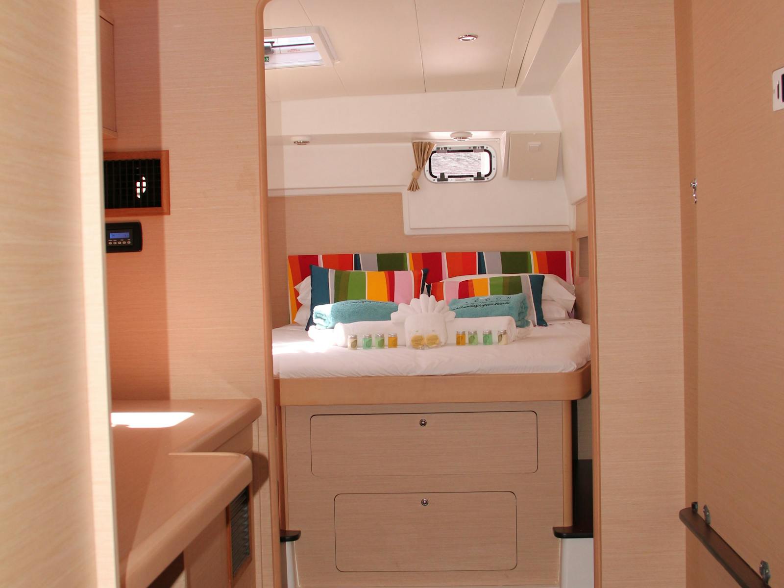 Beneteau Lagoon 40 master cabin