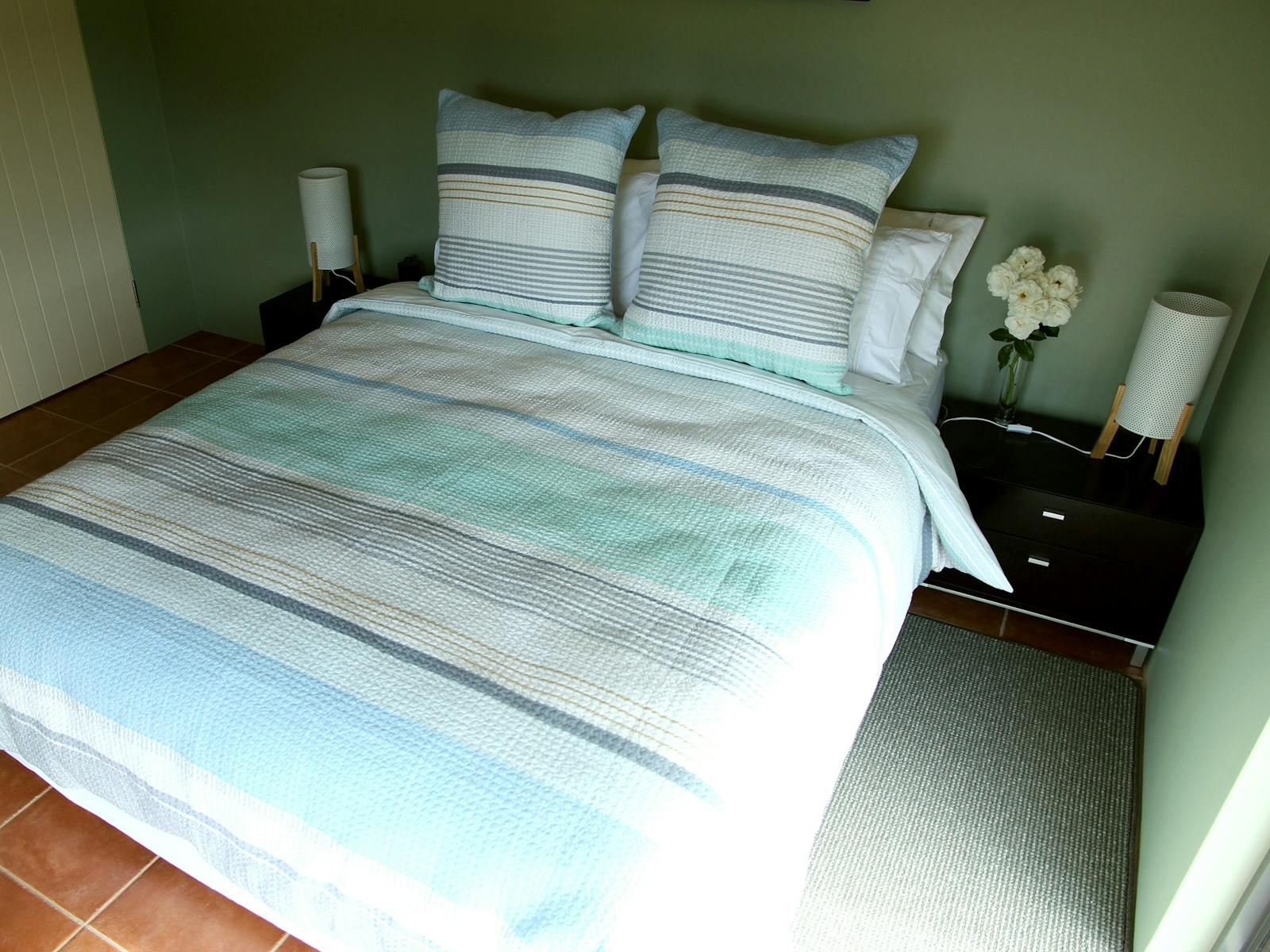Private bedroom with new queen bed and high quality linens. A super view down to the Tamar.