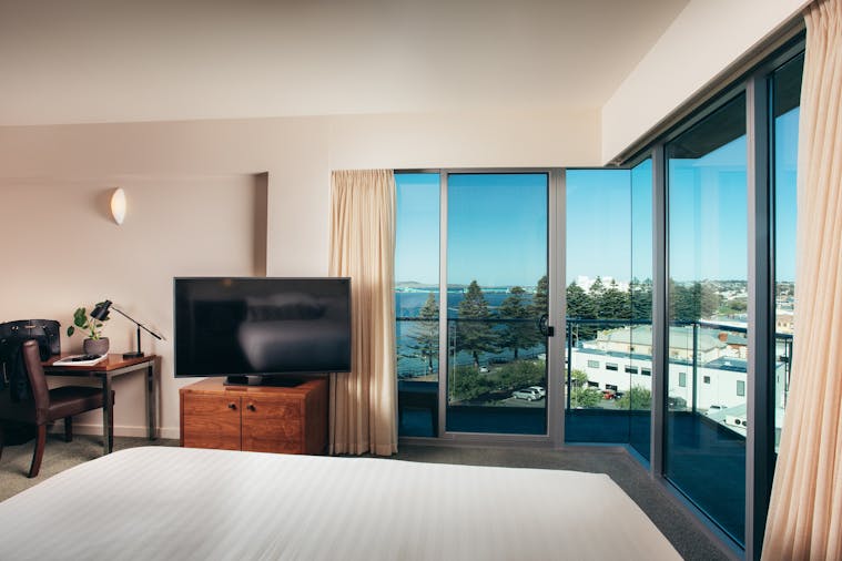 DELUXE SPA SUITE