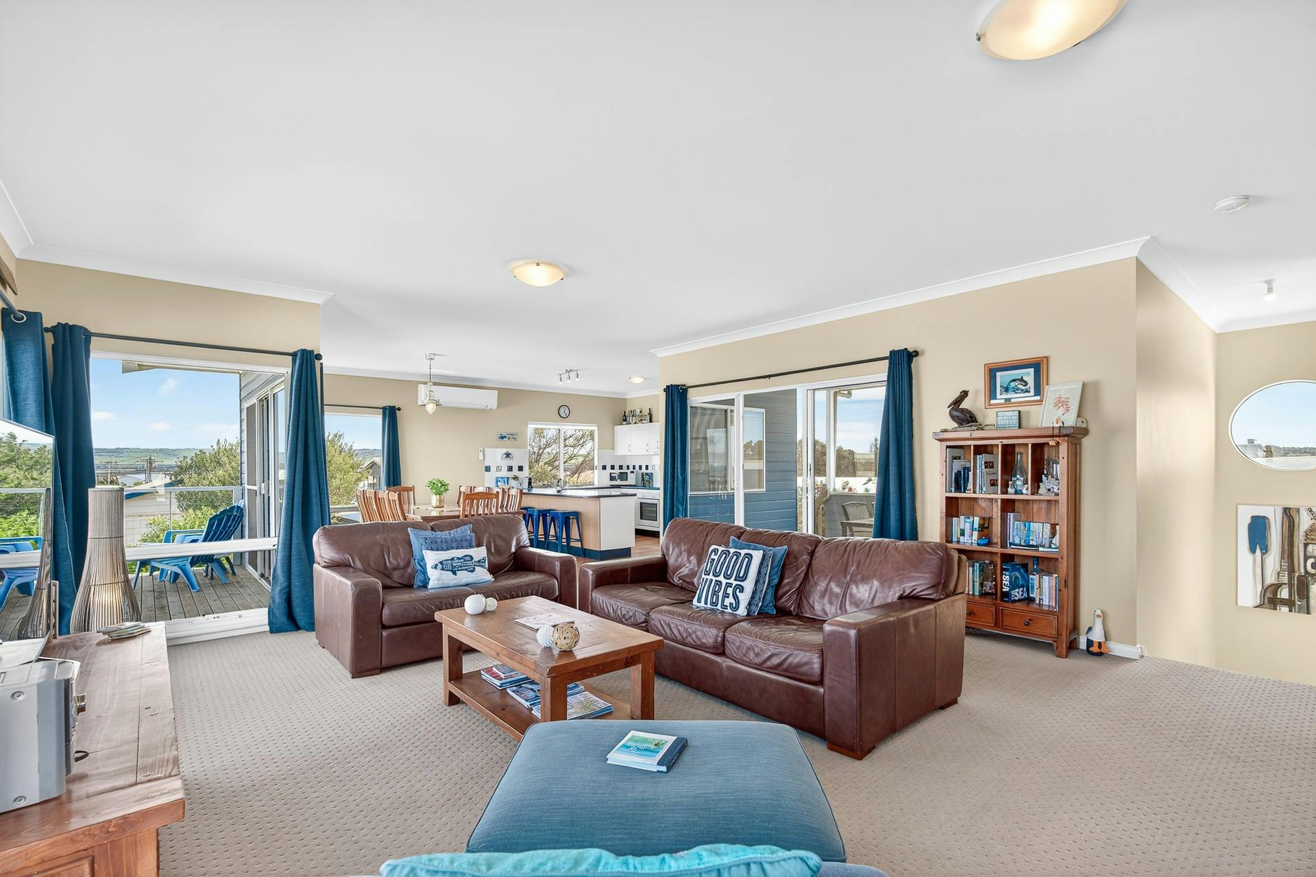 Coastal views, walk to beach, family entertainer