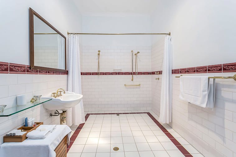 Deluxe suite Accessible facilities