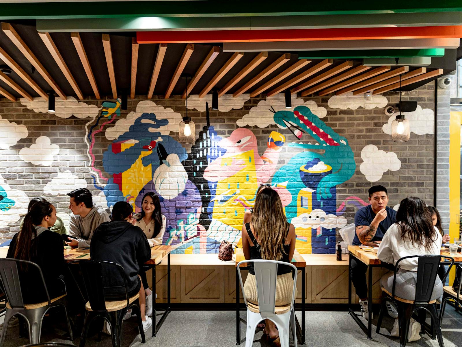 ワールドスクエアのレストラン内