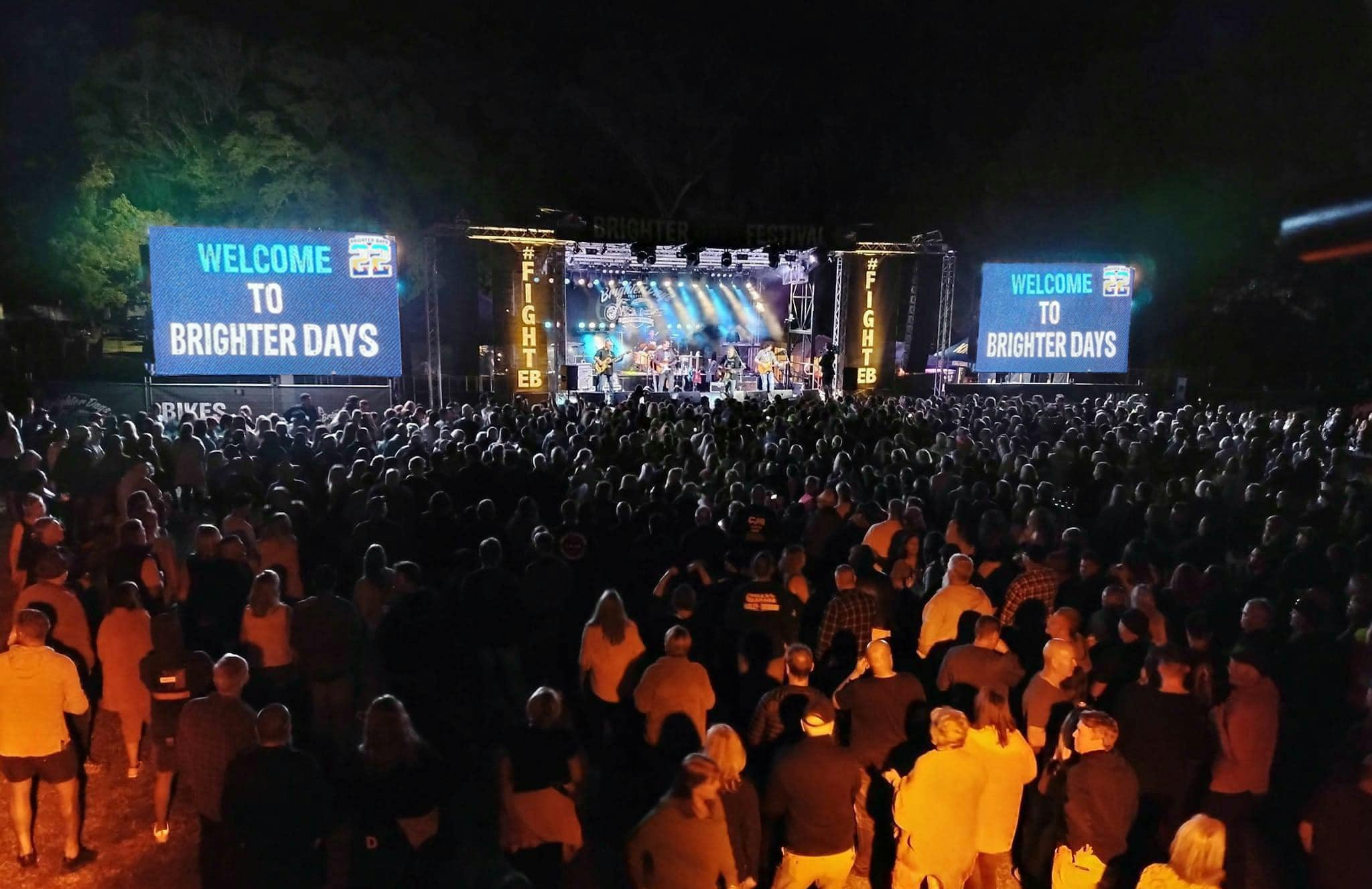 Welcome to Brighter Days main stage with crowd