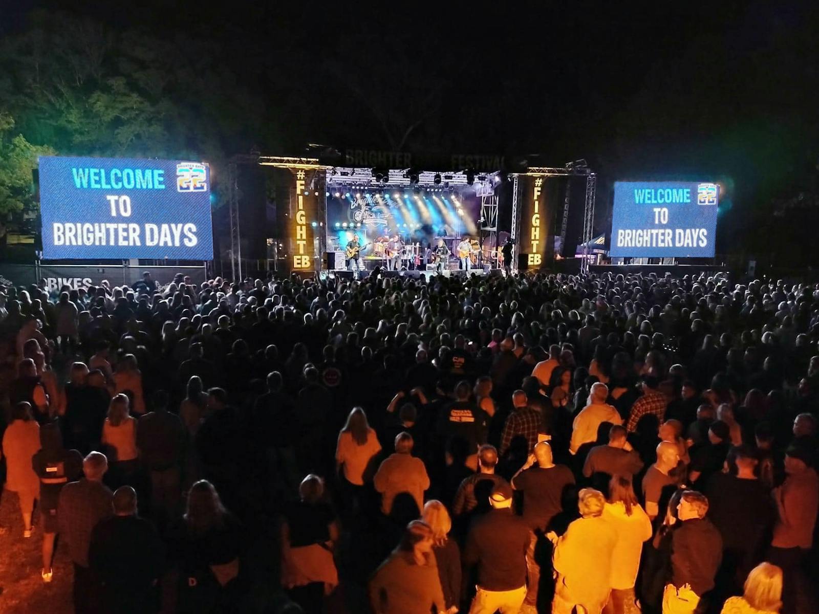 Welcome to Brighter Days main stage with crowd