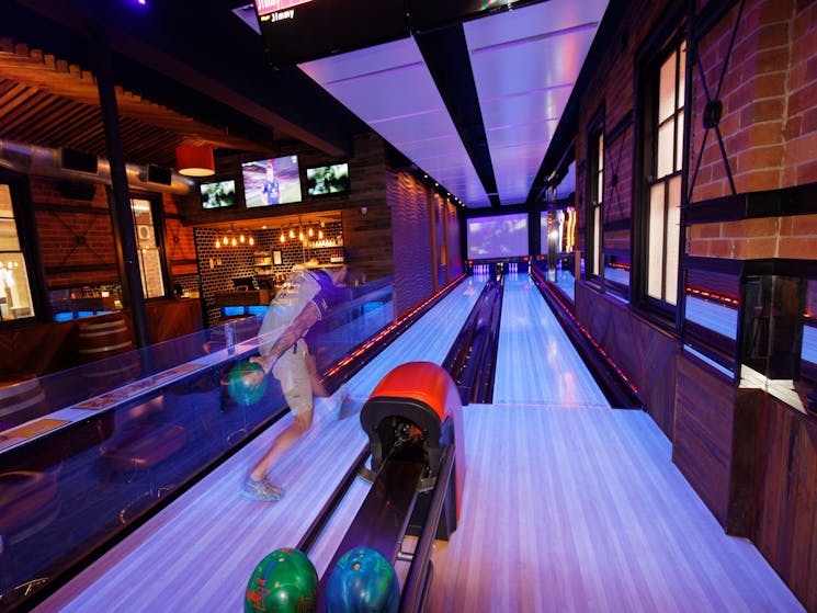 Dual lane Ten-Pin Bowling & Bar with music and BIG screen TV