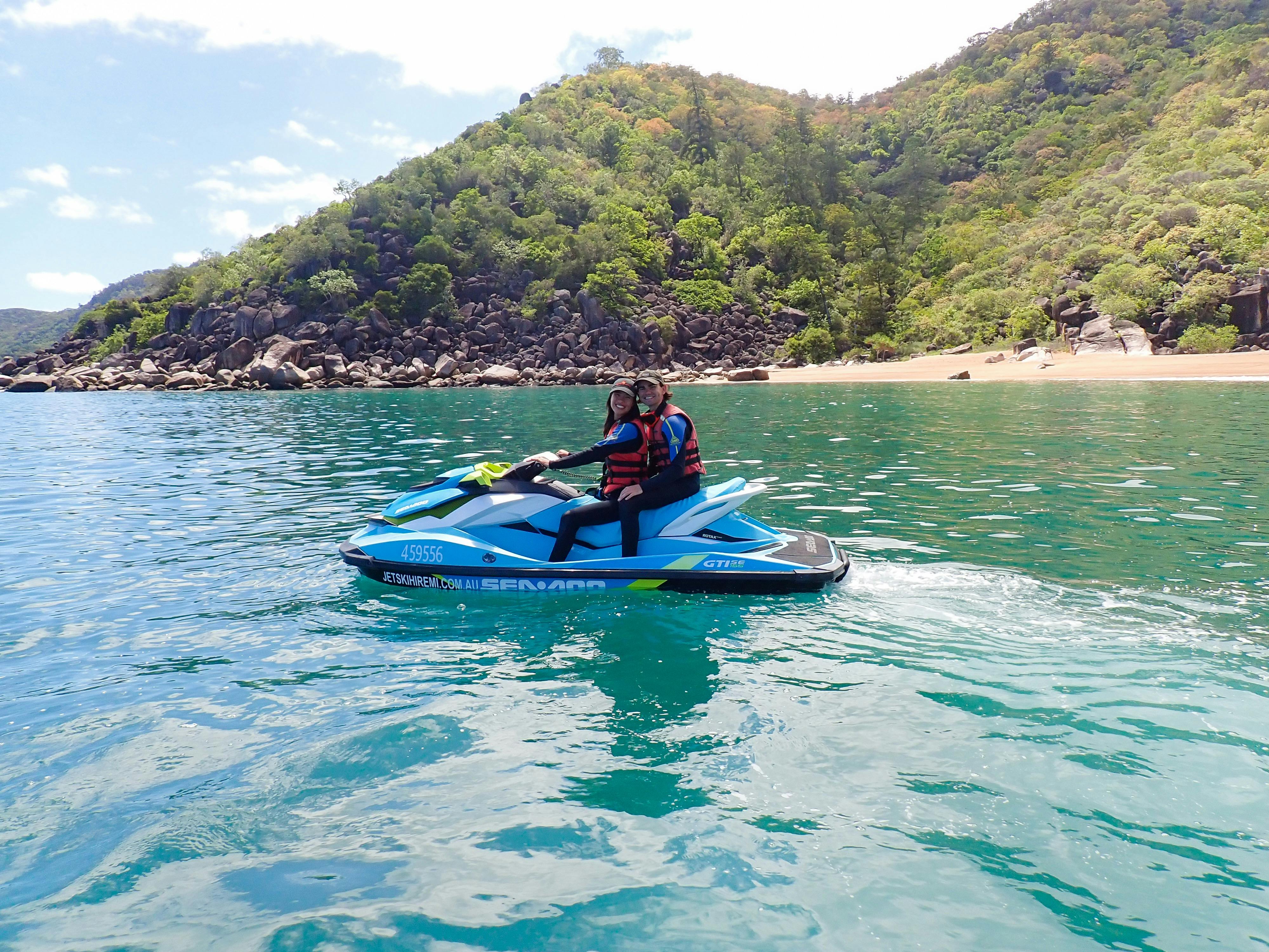 On tour discovering the best of Maggie Island